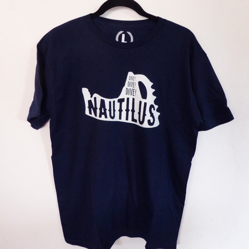 TEEPUBLIC BRAND DISNEY NAUTILUS SUBMARINE MENS NAVY BLUE T-SHIRT (SIZE L) NEW